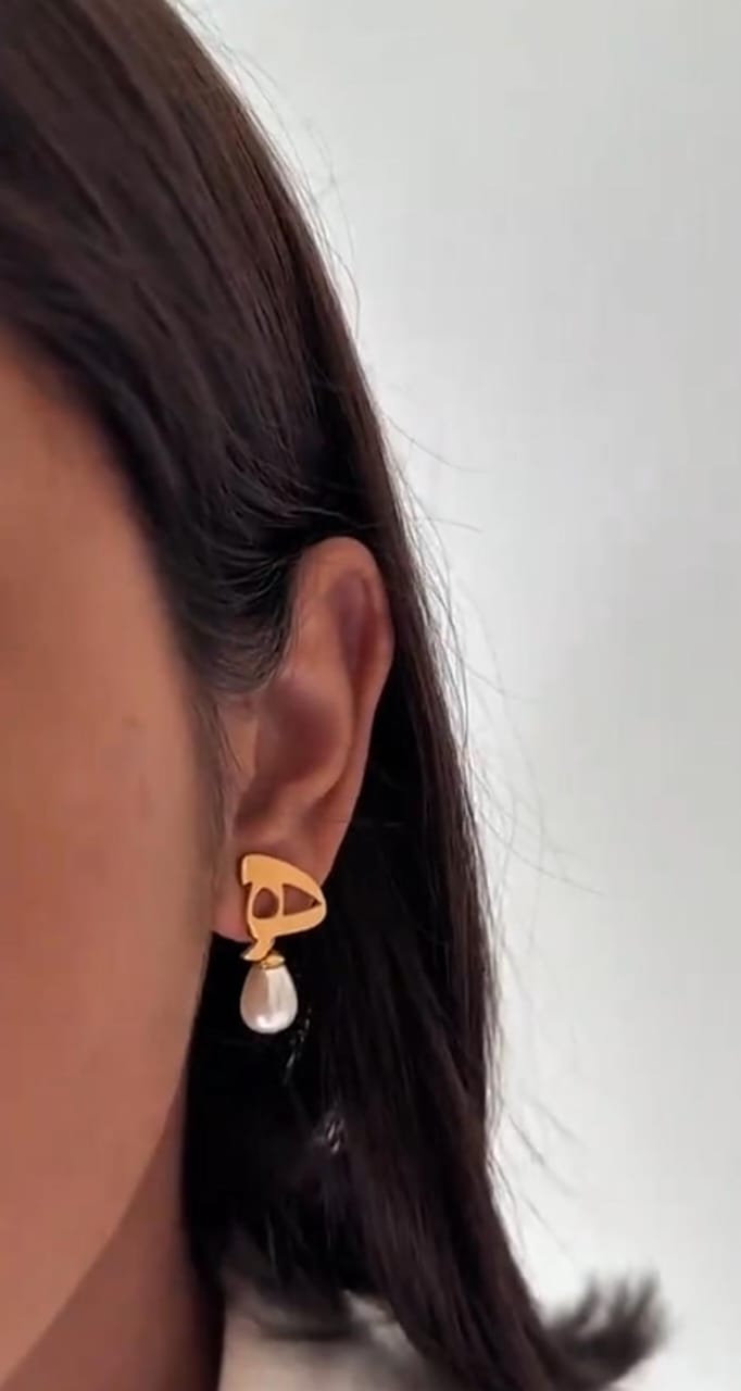 Custom Gold Earrings with Pearl Drop – Minimalist Elegance